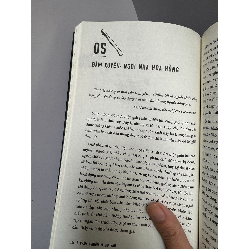 Sách - Bí Ẩn Sau Cánh Cửa Nhà Xác - Carla Valentine – Racoon & Ramen dịch – AZ Books