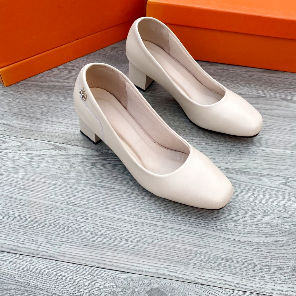 Giày cao gót mũi vuông đính mác cạnh gót vuông 5 cm