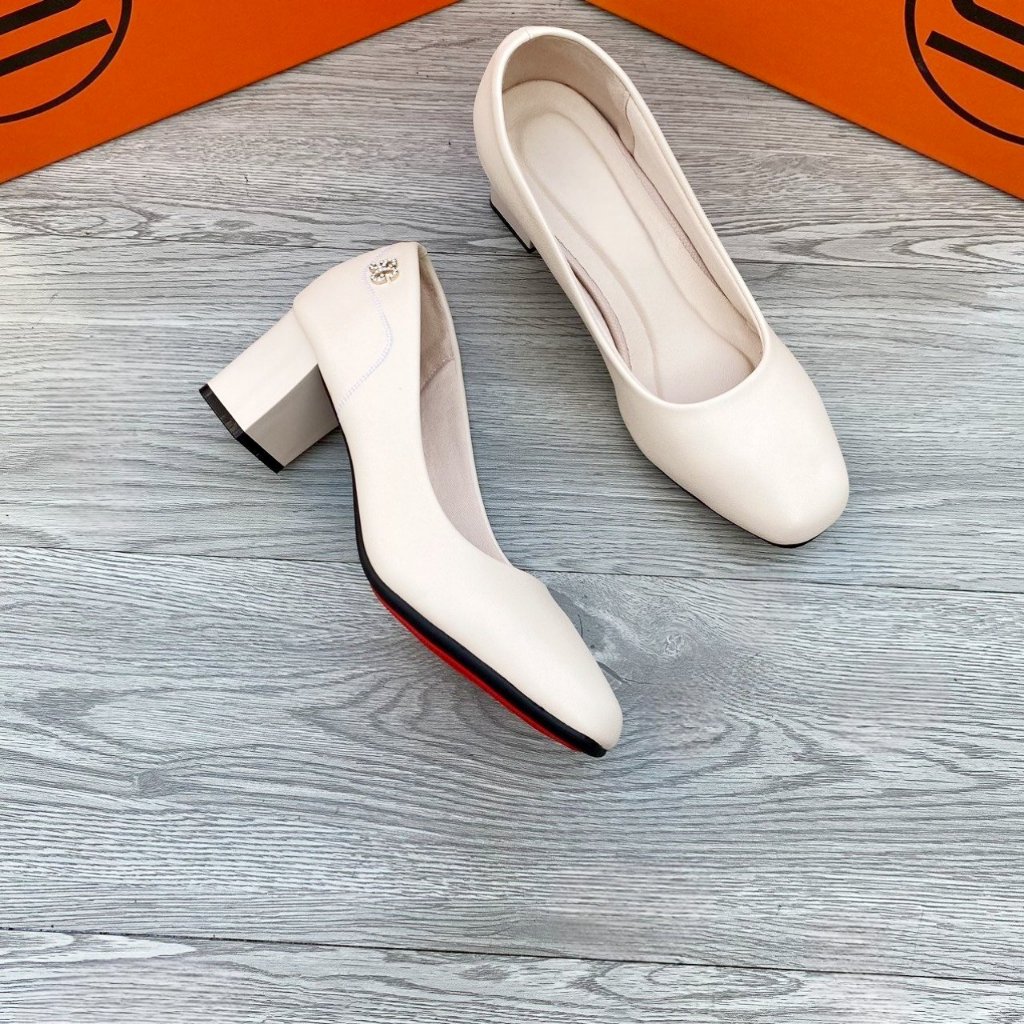 Giày cao gót mũi vuông đính mác cạnh gót vuông 5 cm