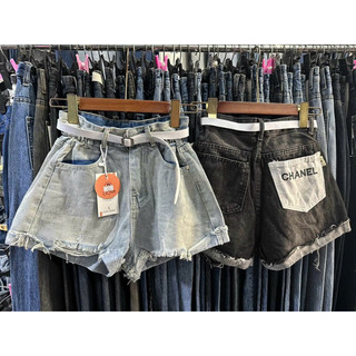 Quần short thêu chữ túi sau kèm đai