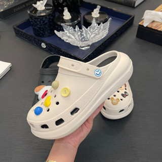 Dép Sục Crocs 2 lớp Bản Đế Cao 6cm gắn kèm nhiều Sticker Đẹp mắt