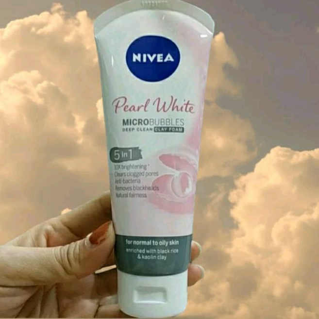 Sữa rửa mặt NIVEA Pearl White Đất Sét 100g giúp trắng da