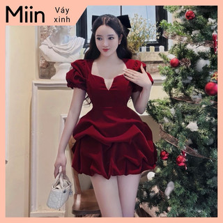 Váy nhung xẻ ngực phối lưới chân bồng nhún