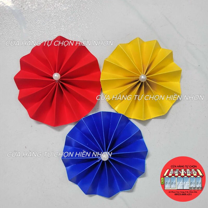 Quạt giấy cứng  đính sẵn ngọc đường kính 9cm