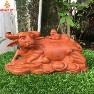 Tượng trâu phong thủy nằm núi tiền vàng bằng gỗ hương ngang 30 cm mang tới sự phát triển, thuận lợi cho gia chủ EB01