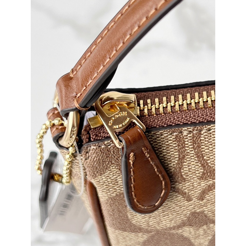 Túi kẹp nách Coach Nolita 19 xuất dư chuẩn form