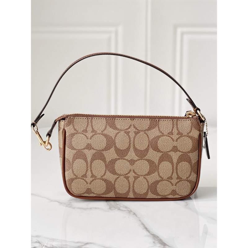 Túi kẹp nách Coach Nolita 19 xuất dư chuẩn form
