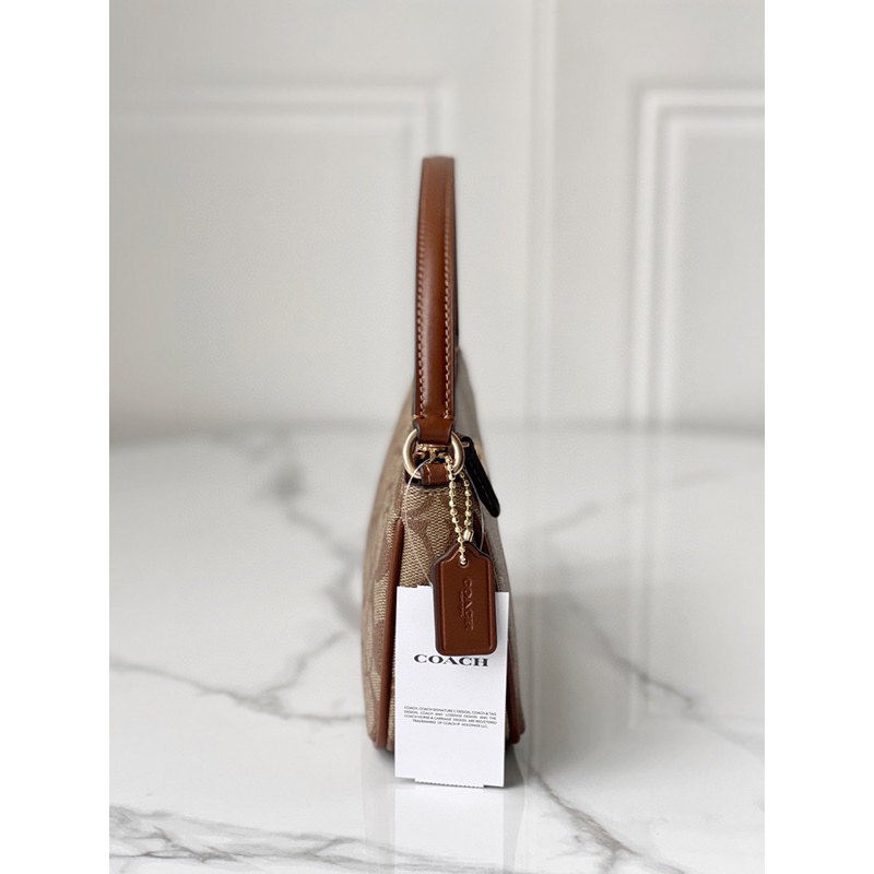 Túi kẹp nách Coach Nolita 19 xuất dư chuẩn form