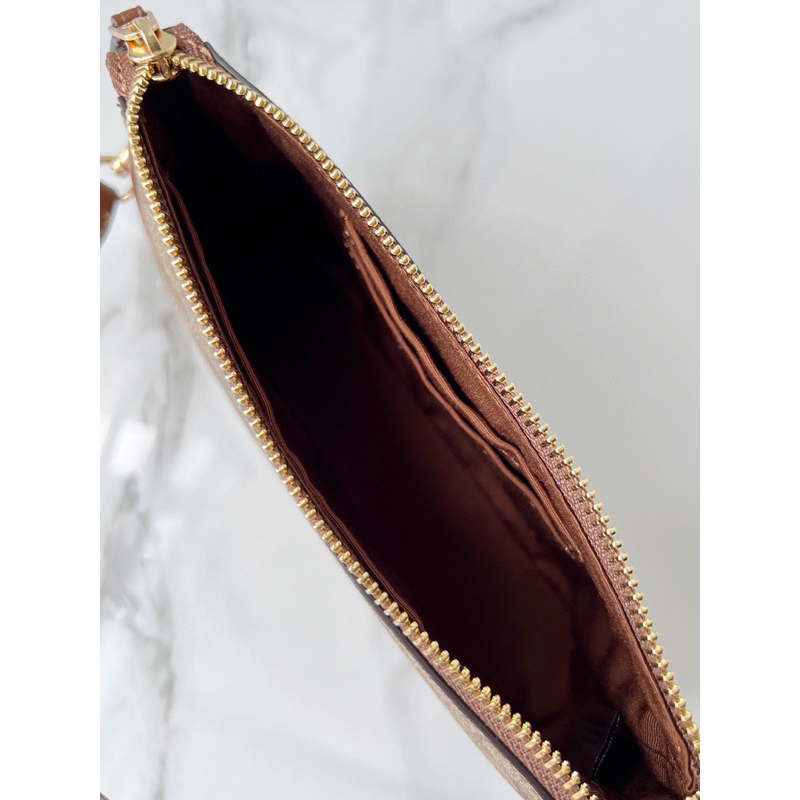 Túi kẹp nách Coach Nolita 19 xuất dư chuẩn form