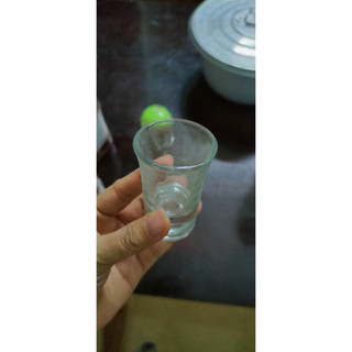 Ly thuỷ tinh nhỏ như hình thanh lý 1 cái