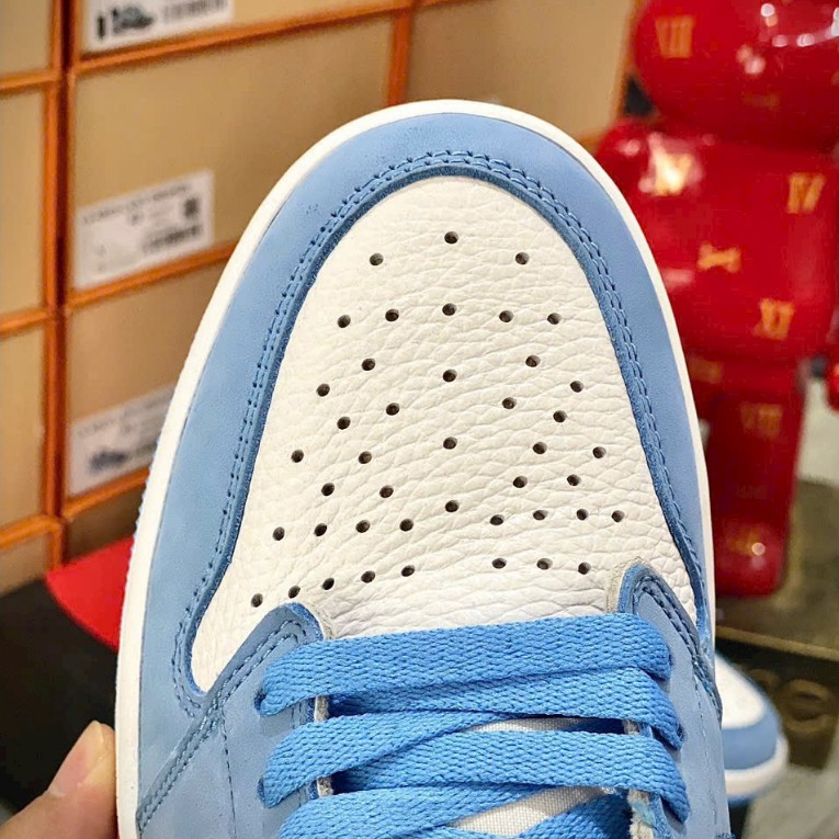 Giày Air Jordan 1 High University Blue LikeaAuth