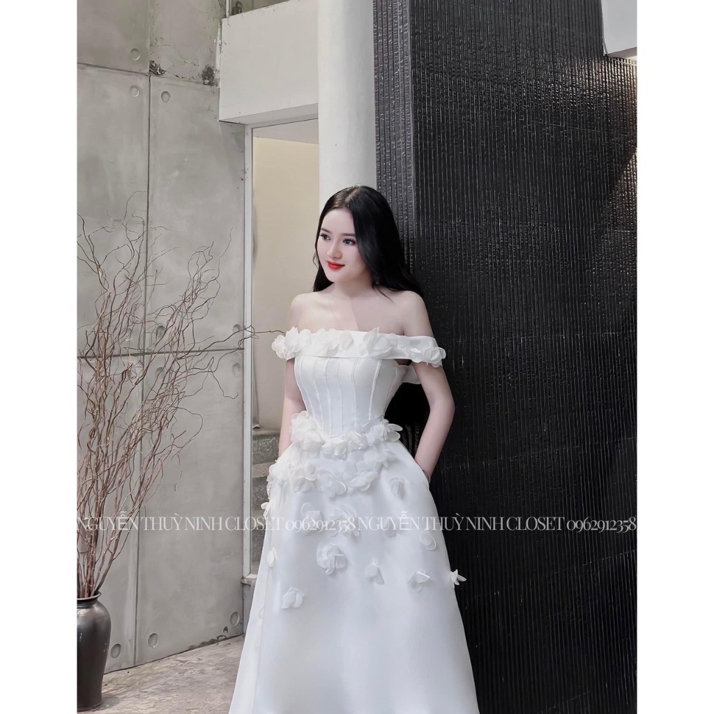 Đầm midi bẹt vai đính hoa Nhìn chất mà form em ấy mà xem, đẹp mê ly nha mí nàng ơi📩 Chất taffta đứng fom mềm, dáng dài t