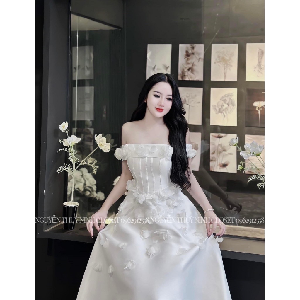 Đầm midi bẹt vai đính hoa Nhìn chất mà form em ấy mà xem, đẹp mê ly nha mí nàng ơi📩 Chất taffta đứng fom mềm, dáng dài t