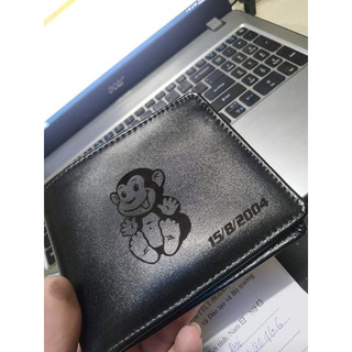 Ví da khắc tên
