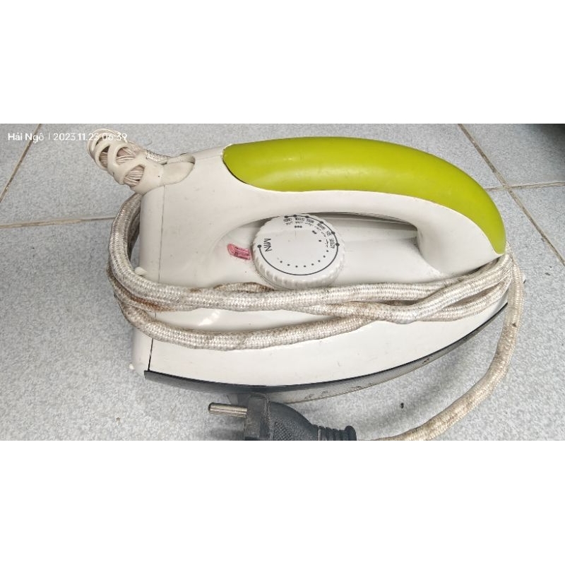 Bàn là khô bàn ủi khô hiệu Panasonic 1000w