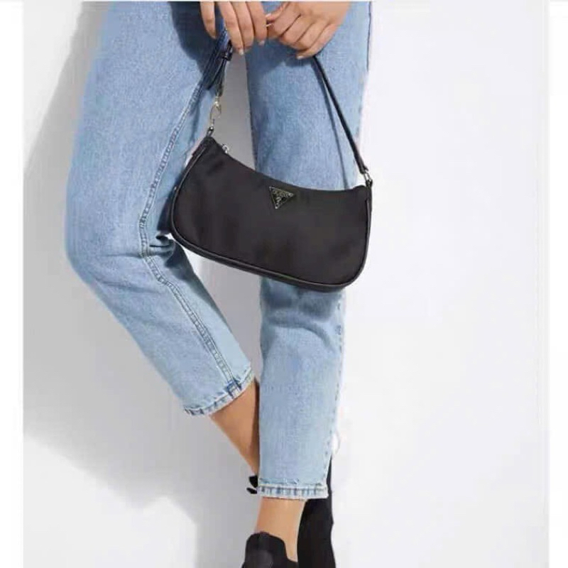 Túi GUESS vải dù chống nước