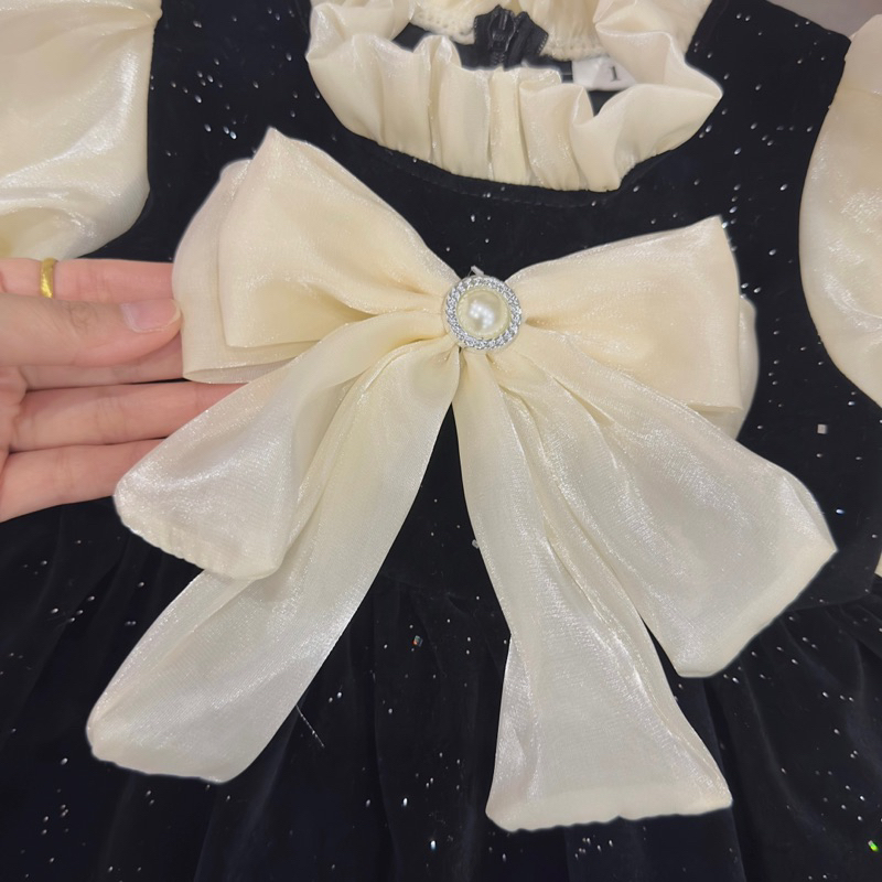 Váy nhung đen nhũ phối tay nơ voan bé gái