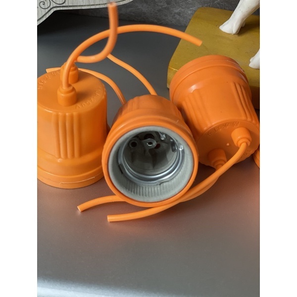 Đui điện bằng sứ chịu nhiệt có vỏ cao su cách nhiệt.đui sứ chịu nhiệt bền bỉ chất lượng