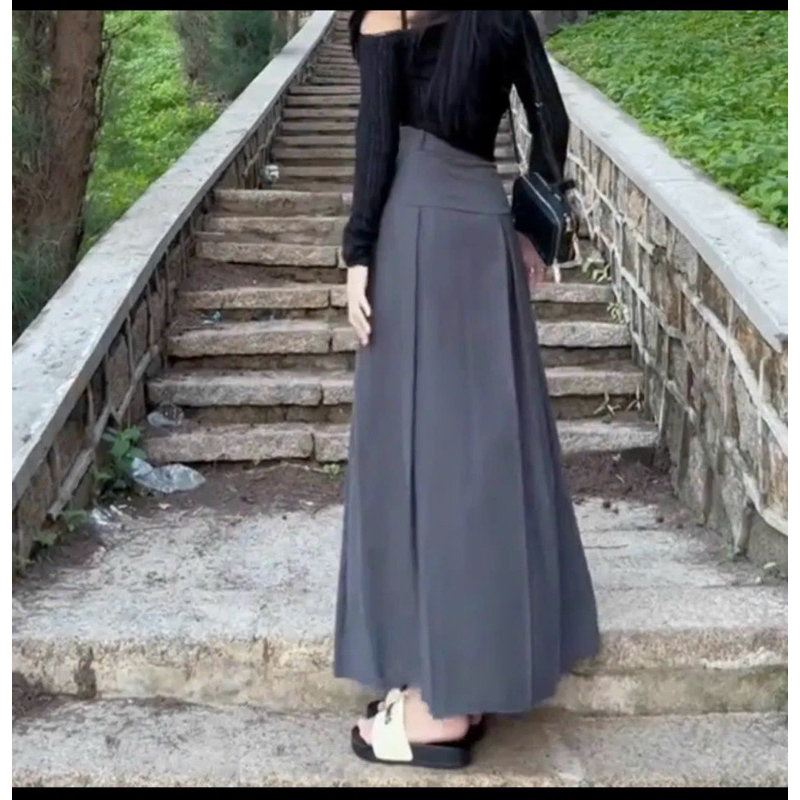 Chân váy dài xếp ly màu đen- ghi lên form xinh xắn