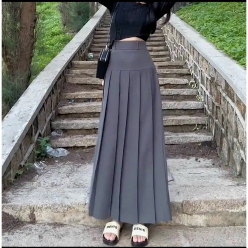 Chân váy dài xếp ly màu đen- ghi lên form xinh xắn