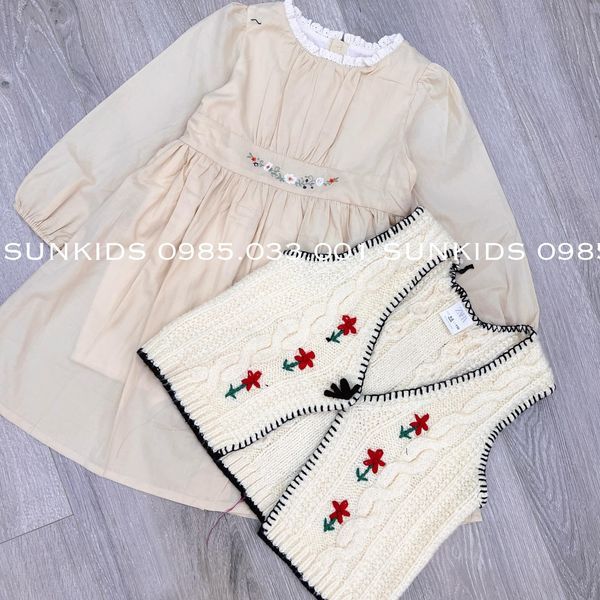 Váy bé gái Susu xếp ly thêu hoa eo