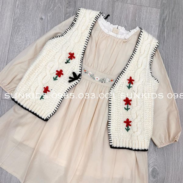 Váy bé gái Susu xếp ly thêu hoa eo