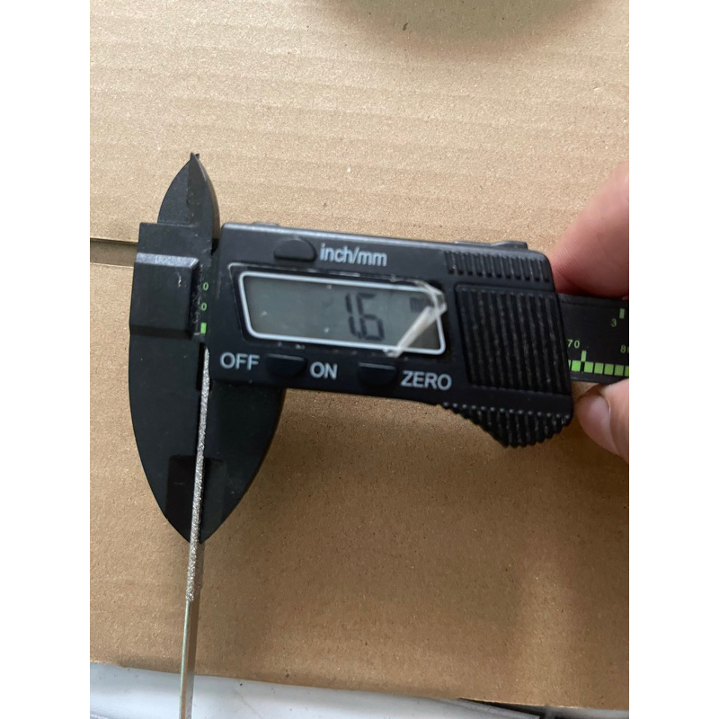 Dũa kim cương phẳng dùng để cắt các khe và góc.