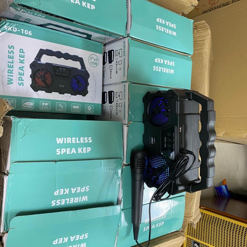 Loa Bluetooth Không Dây A20 Tặng Kèm 2  Micro Có Dây hát Song Ca , Âm Thanh Chất Lương Cao, Âm Bass Hay