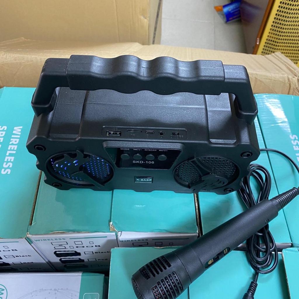 Loa Bluetooth Không Dây A20 Tặng Kèm 2  Micro Có Dây hát Song Ca , Âm Thanh Chất Lương Cao, Âm Bass Hay