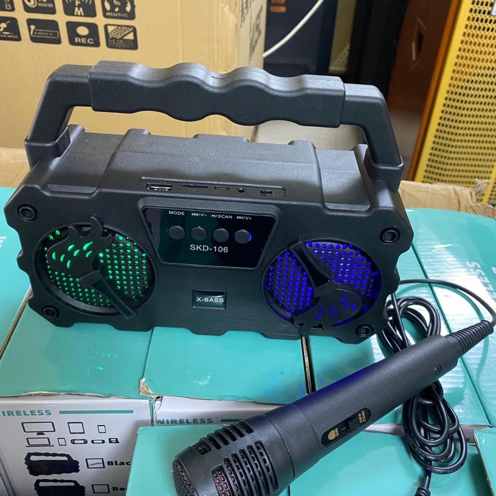 Loa Bluetooth Không Dây A20 Tặng Kèm 2  Micro Có Dây hát Song Ca , Âm Thanh Chất Lương Cao, Âm Bass Hay