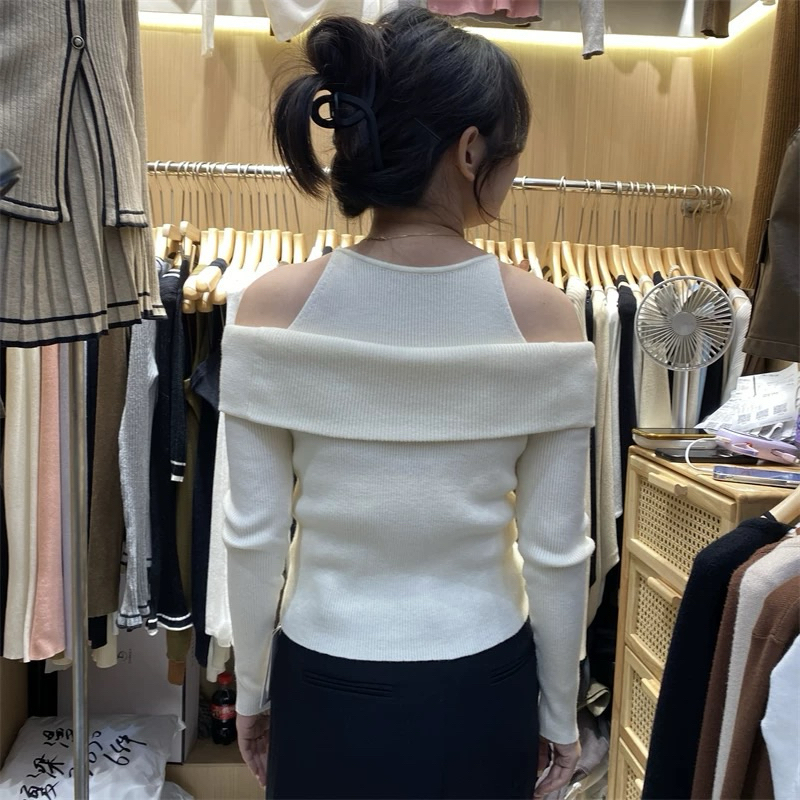Áo len trễ vai