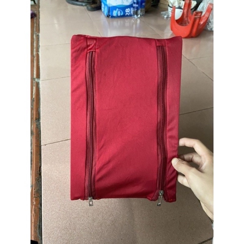 Áo lồng khuyên vuông 2 khoá chất liệu vải đỏ đẹp