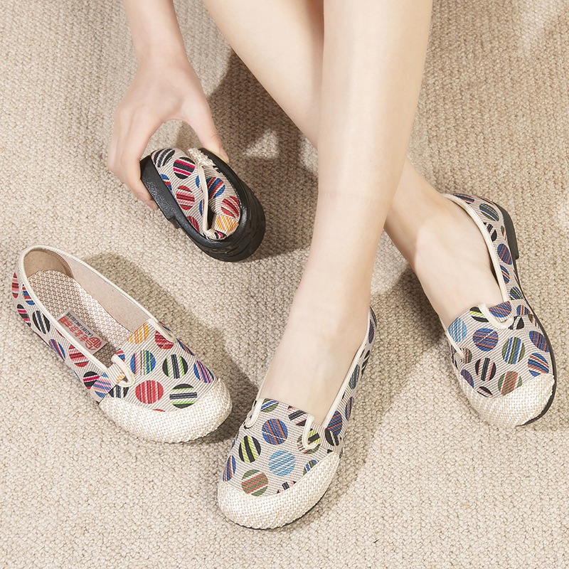 Giày mọi slip on lười vải nữ hoạ tiết tròn Canvas thoáng khí đế bằng mềm trống trơn trượt thời trang vuajay V333