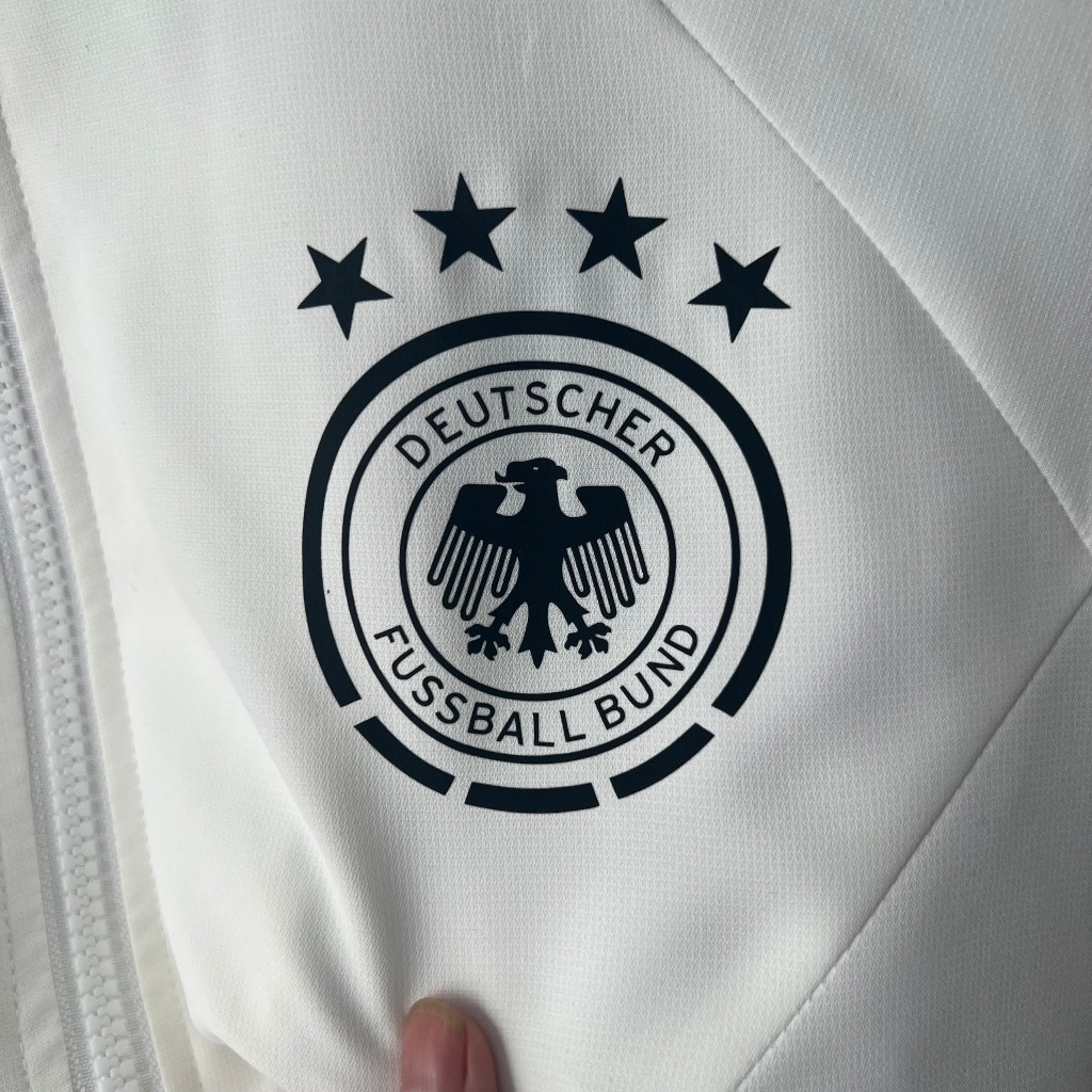 Áo khoác gió đội tuyển Quốc gia Đức WC 2022 trắng sọc vai
