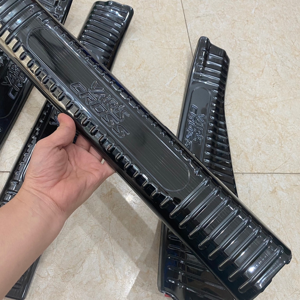 Ốp bậc cửa xe Yaris Cross 2023 2024 mẫu titan