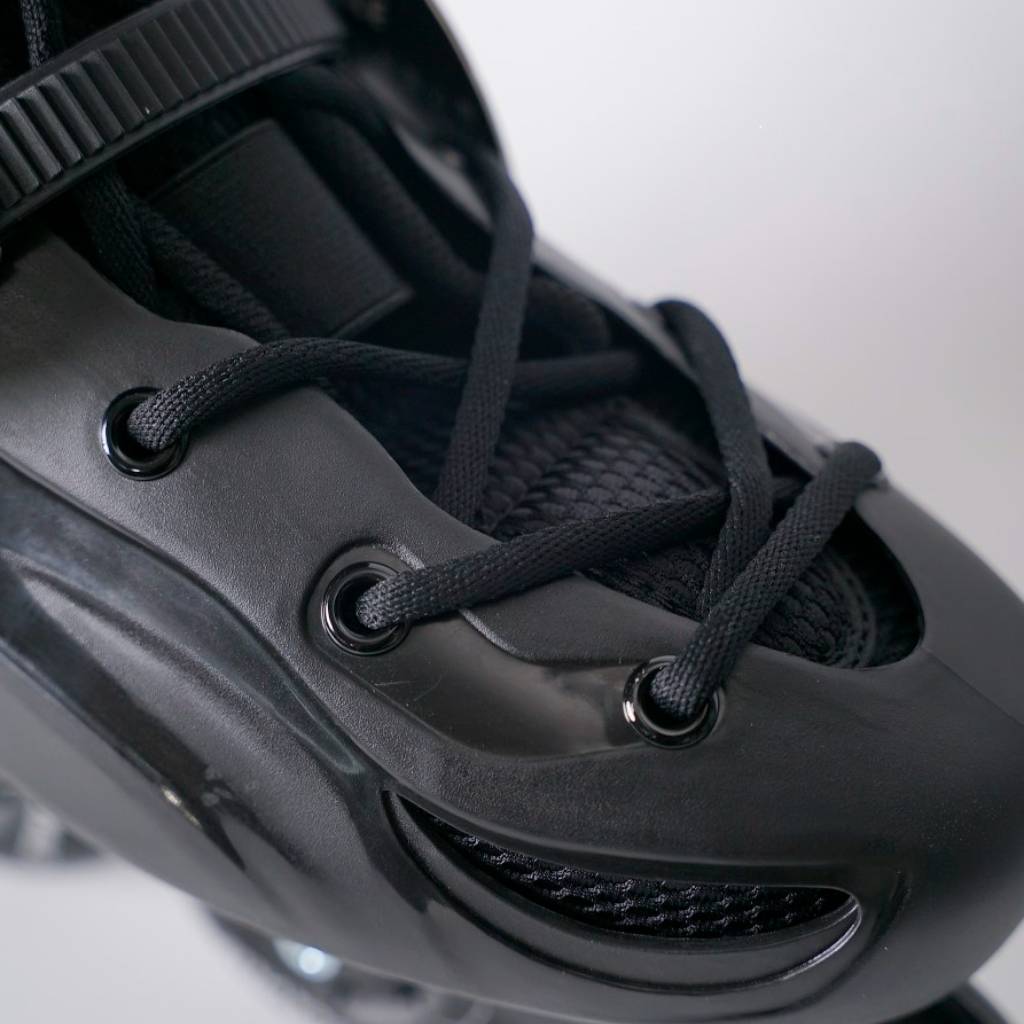 Giày patin người lớn Flying eagle rockville E3 2 màu với giao diện ấn tượng, chất liệu dày dặn, thoải mái khi đeo