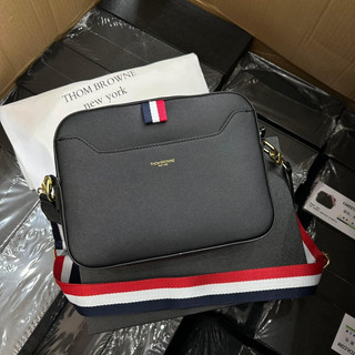 Túi cầm tay - thom browne -tb clutch black leather with rwb strap