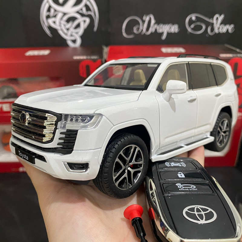 Mô hình xe ô tô hợp kim  Land Cruiser LC300 có REMOTE  tỉ lệ 1:24 khung thép chắc chắn Màu Trắng