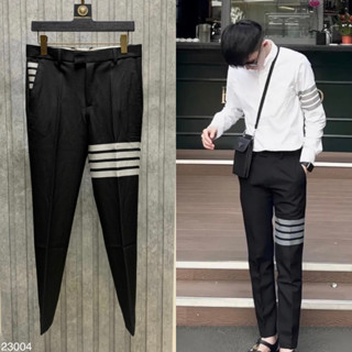  Quần âu nam Thom Browne in 4 sọc xám đùi phối thêu chữ túi sau vạch kẻ lưng eo boy phố hàn quốc hot trend 