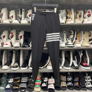  Quần âu nam Thom Browne in 4 sọc xám đùi phối thêu chữ túi sau vạch kẻ lưng eo boy phố hàn quốc 