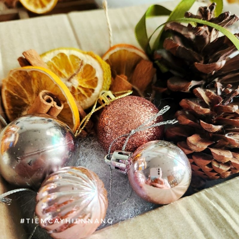 Set trang trí cây thông cơ bản