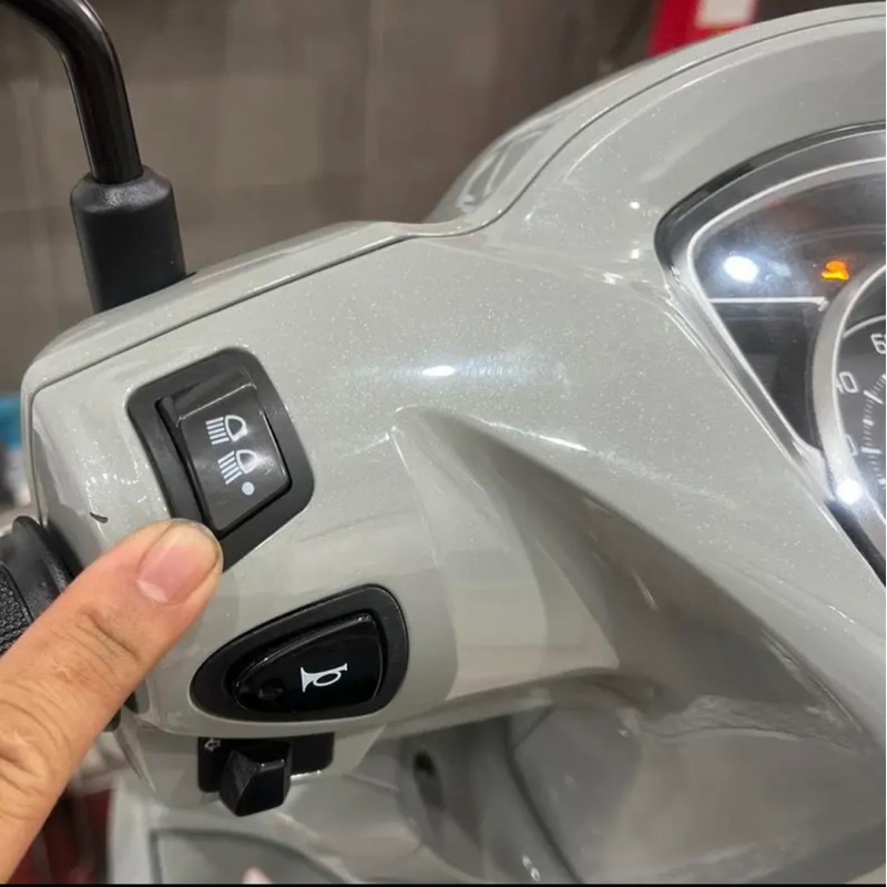 Công tắt tắt đèn xe máy