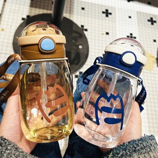 Bình nước nhựa PC 650ml cho trẻ em, tặng kèm dây đeo, có nắp bấm, ống hút cho bé, bình đựng nước hình gấu XBD2009