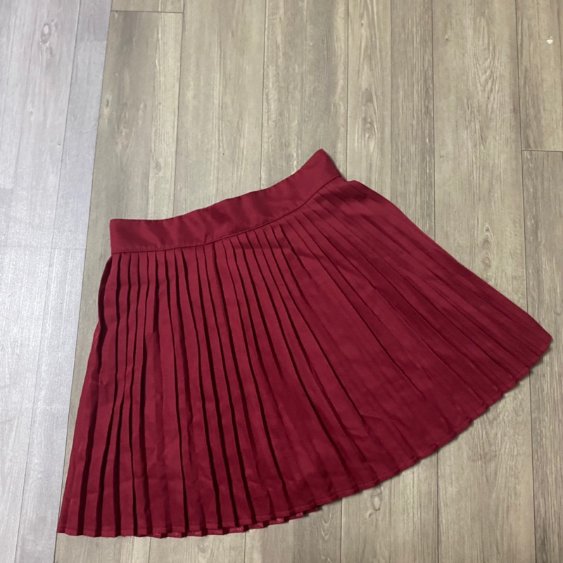 2hand chân váy xếp li đỏ đô eo 65 dài 39cm 180