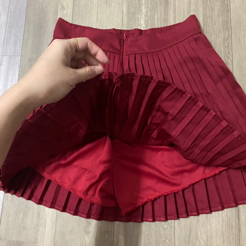 2hand chân váy xếp li đỏ đô eo 65 dài 39cm 180