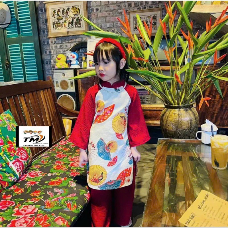 Áo dài lụa hình quạt cho bé