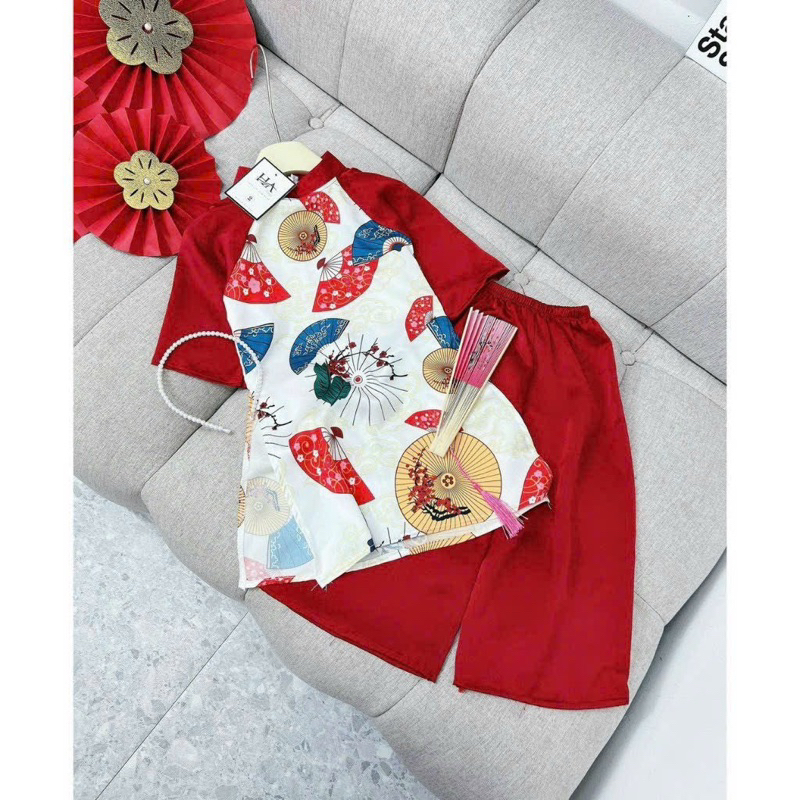 Áo dài lụa hình quạt cho bé