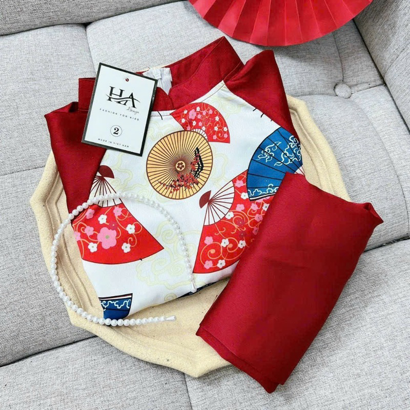 Áo dài lụa hình quạt cho bé