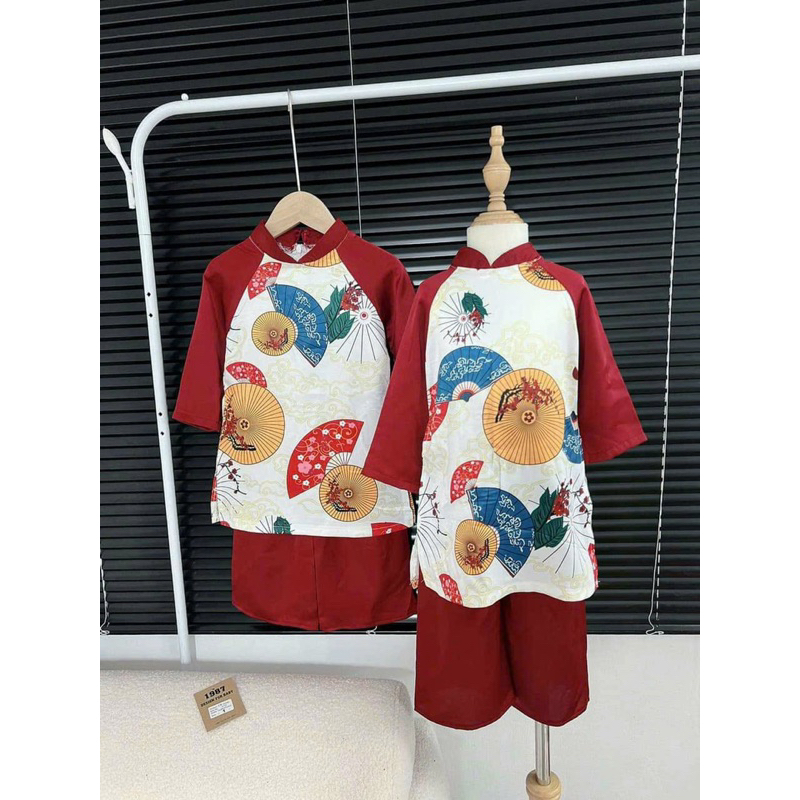 Áo dài lụa hình quạt cho bé