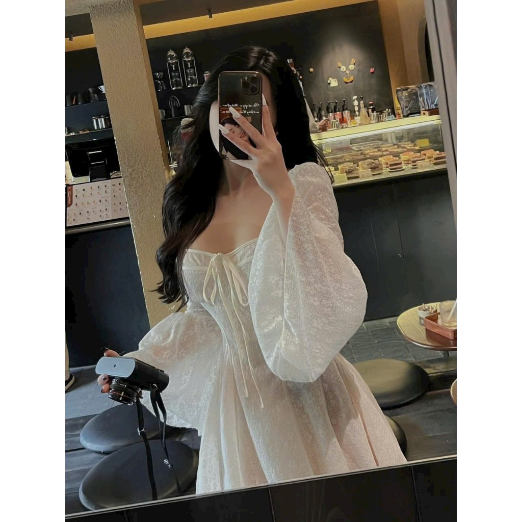 Đầm váy nữ ren cúp xòe tay loe Erica Dress